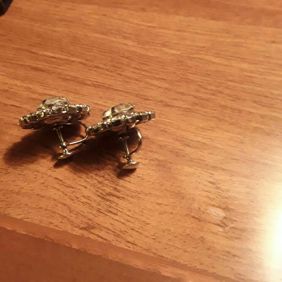 Unsigned Vintage Rhinestone screw back earrings - Picture 6 of 8